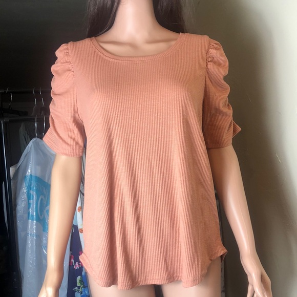 Jane and Delancey Tops - Ruched sleeve top